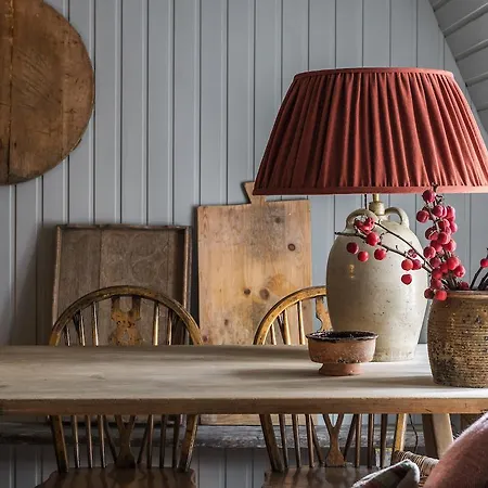 Dijver - Serene Escape In The Heart Of Historic