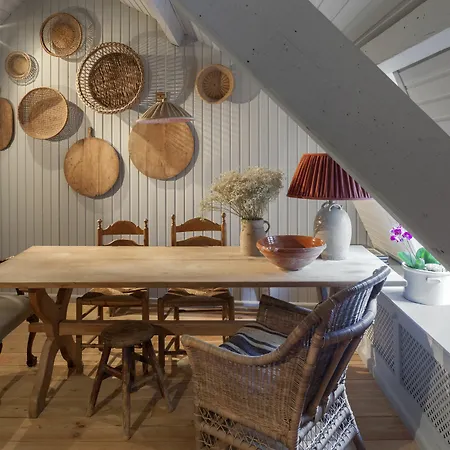 Dijver - Serene Escape In The Heart Of Historic